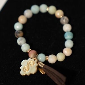 Elegant sandstone Bracelet with Gold Charm